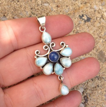 Zilveren hanger gezet met Larimar en Kyaniet